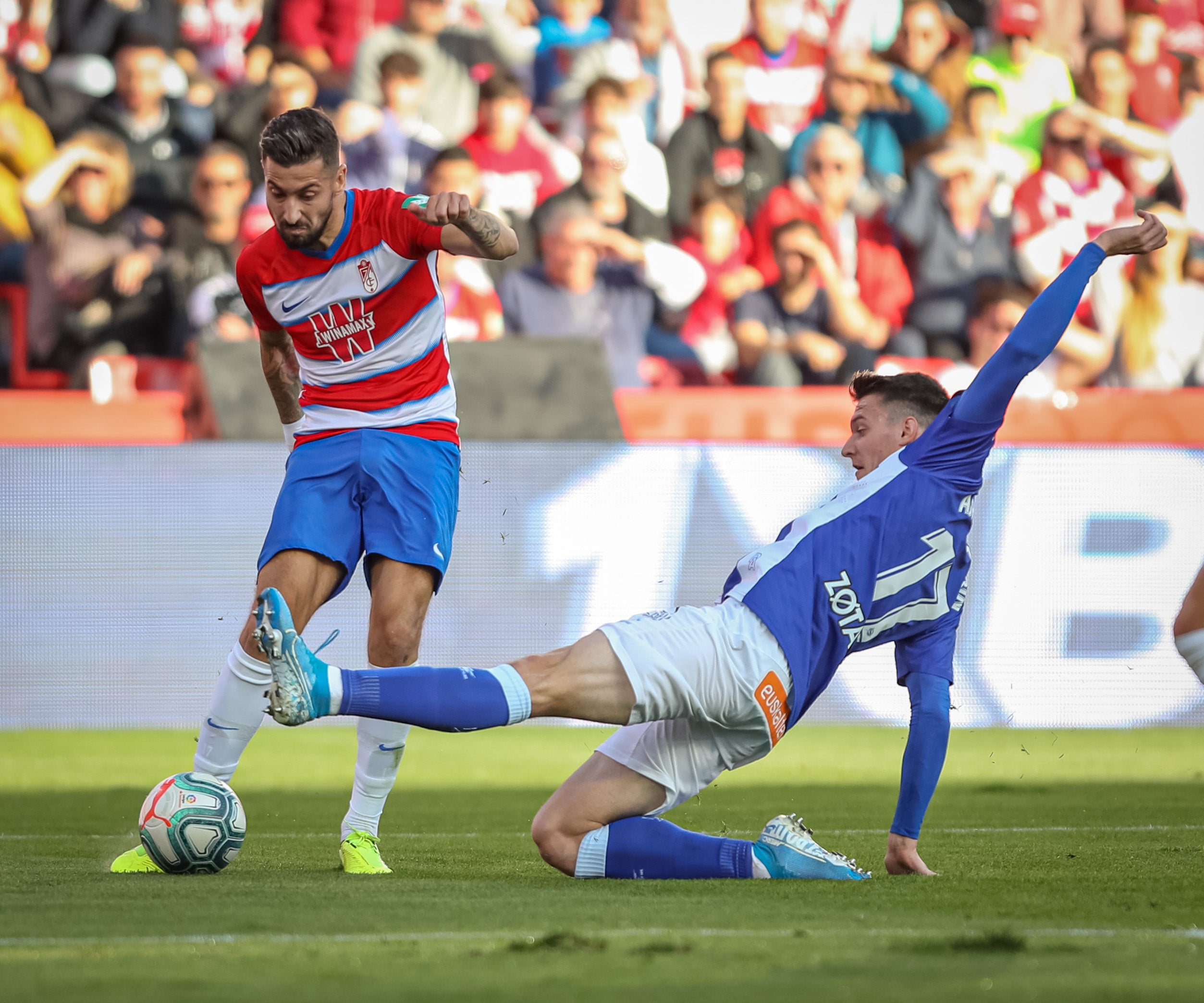 Repasa los mejores momentos del choque que ha enfrentado a dos rivales directos en Los Cármenes