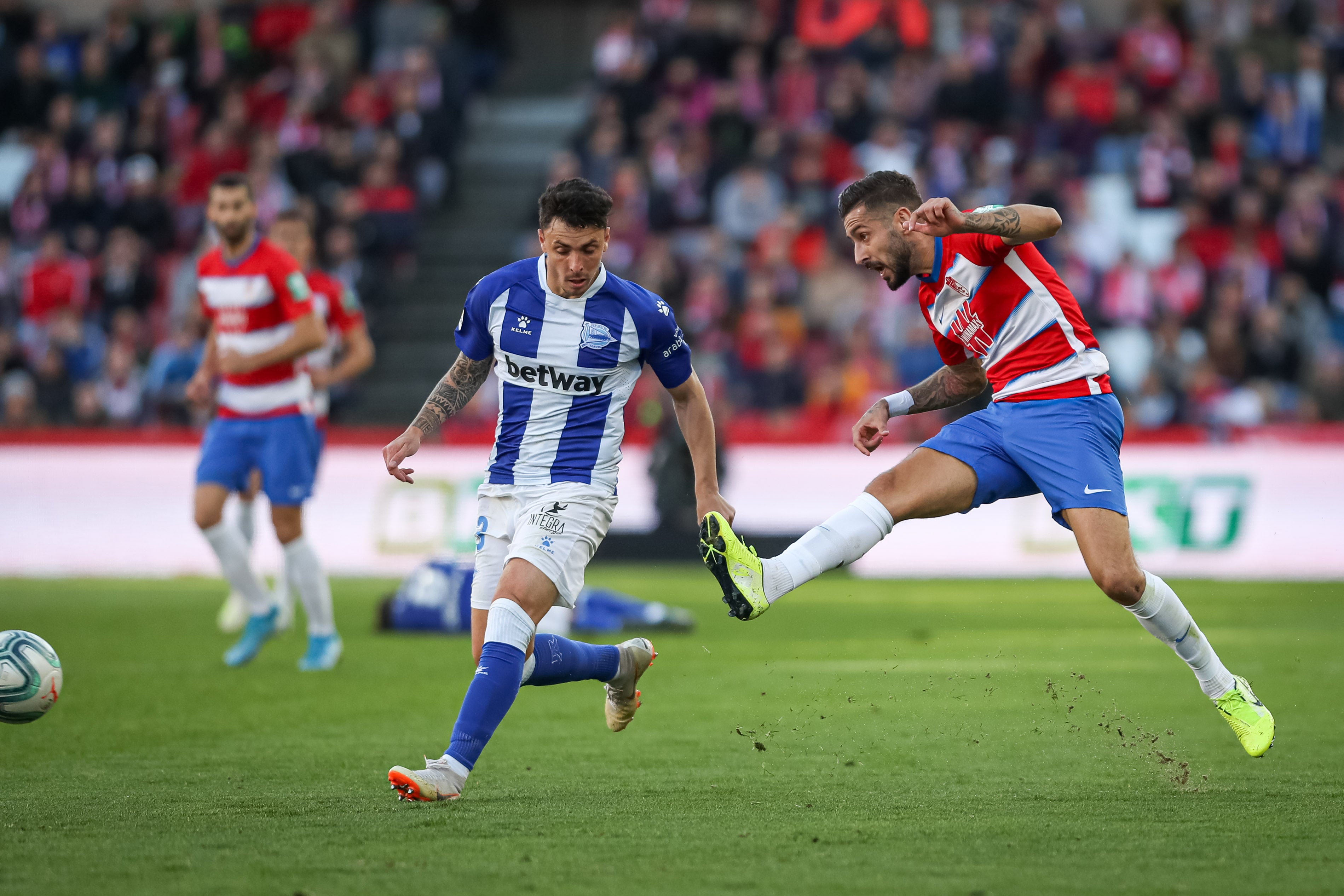 Repasa los mejores momentos del choque que ha enfrentado a dos rivales directos en Los Cármenes