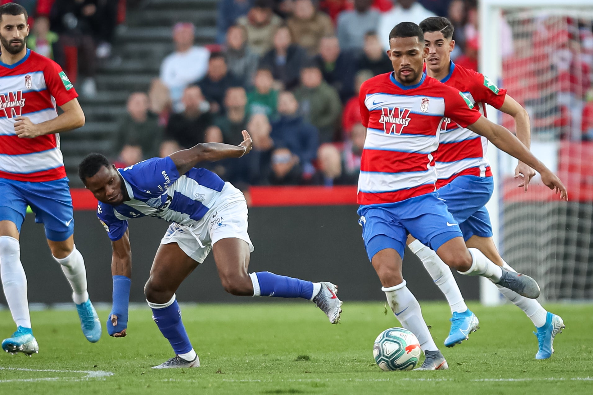 Repasa los mejores momentos del choque que ha enfrentado a dos rivales directos en Los Cármenes