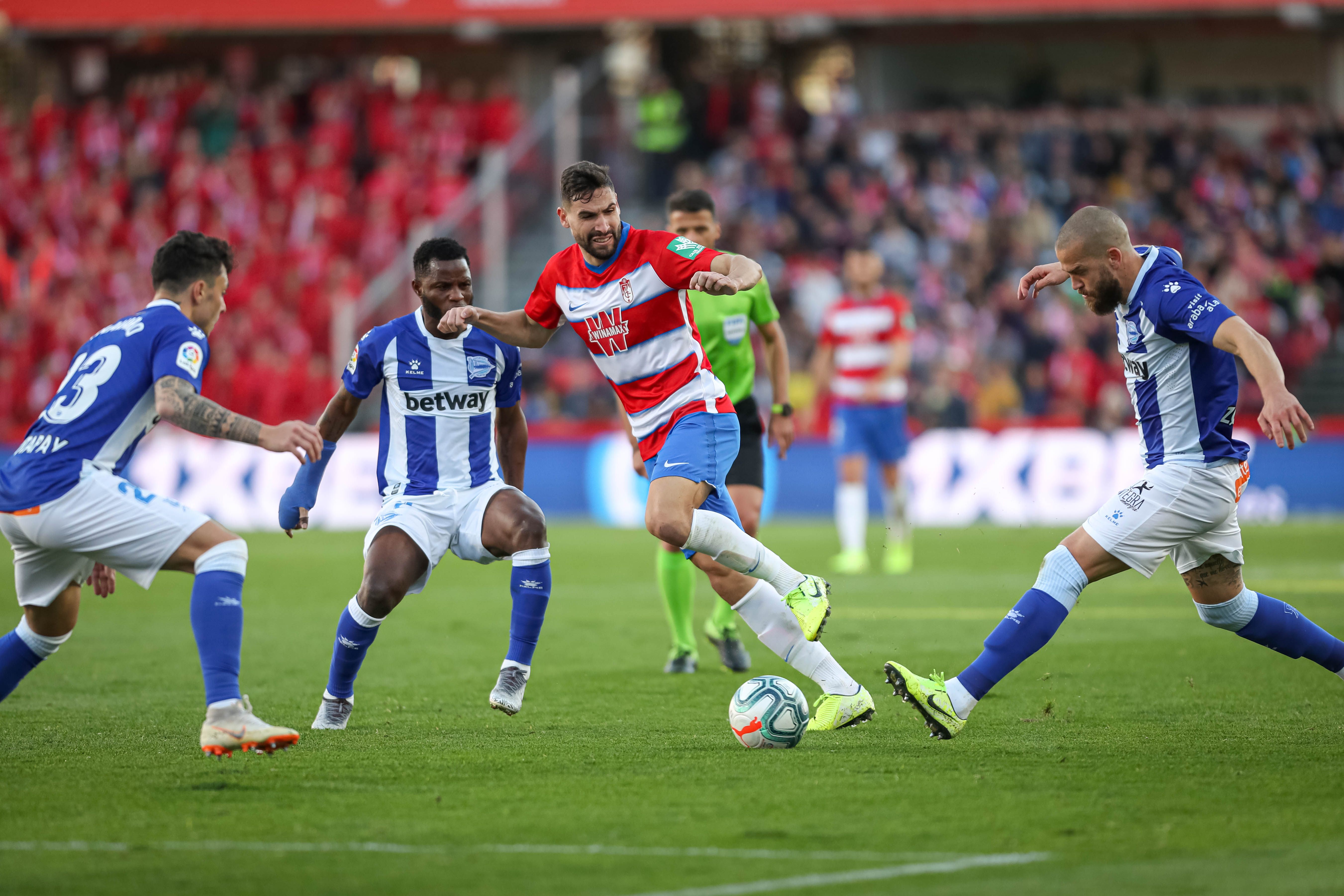 Repasa los mejores momentos del choque que ha enfrentado a dos rivales directos en Los Cármenes