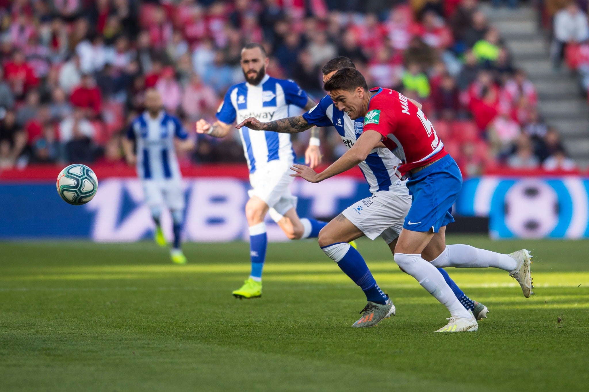 Repasa los mejores momentos del choque que ha enfrentado a dos rivales directos en Los Cármenes