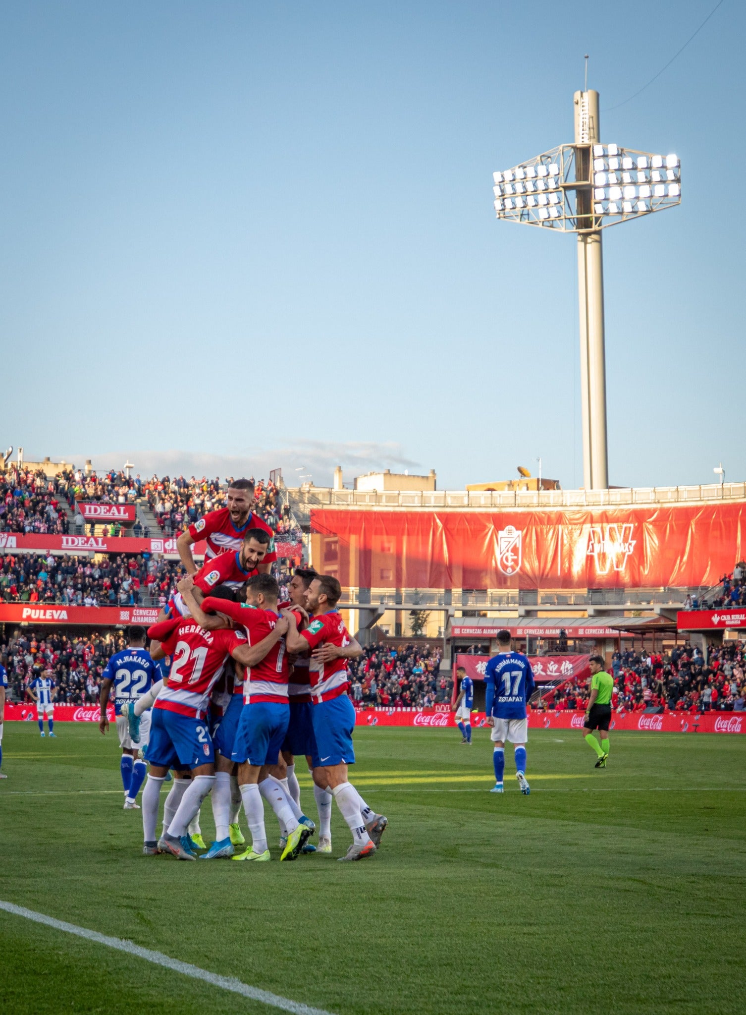 Repasa los mejores momentos del choque que ha enfrentado a dos rivales directos en Los Cármenes