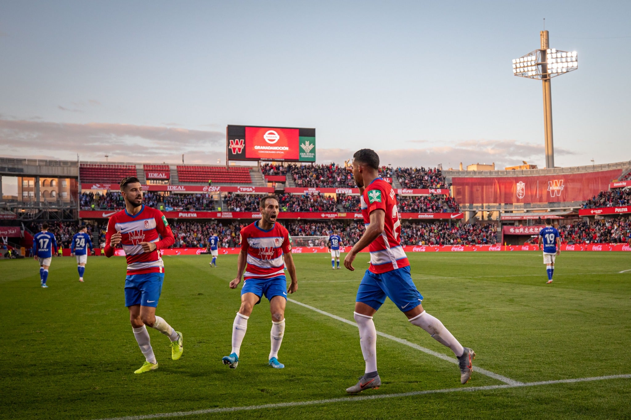 Repasa los mejores momentos del choque que ha enfrentado a dos rivales directos en Los Cármenes