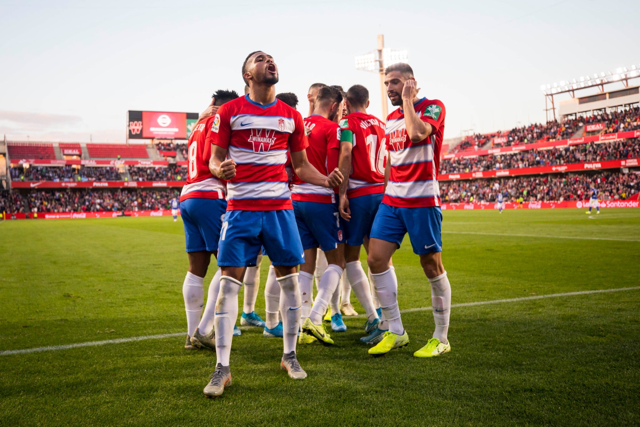 Repasa los mejores momentos del choque que ha enfrentado a dos rivales directos en Los Cármenes