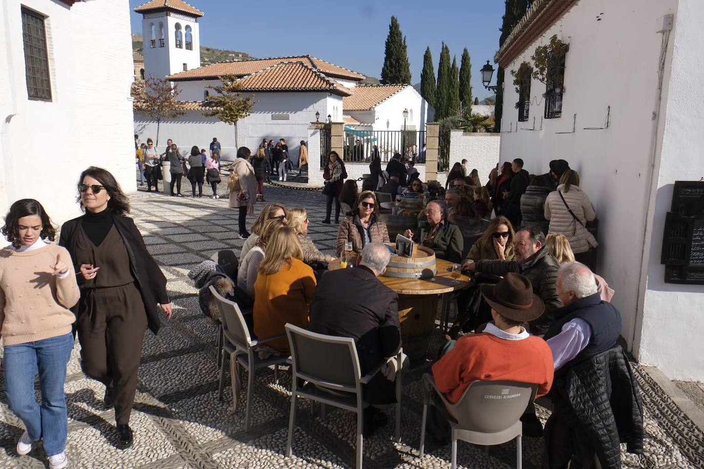 El popular enclave granadino está siendo uno de los escenarios más visitados durante este puente.