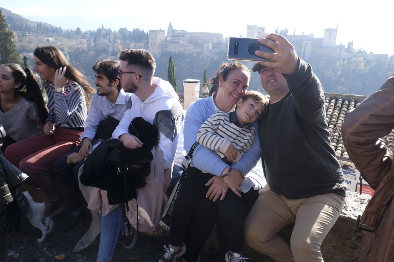 El popular enclave granadino está siendo uno de los escenarios más visitados durante este puente.