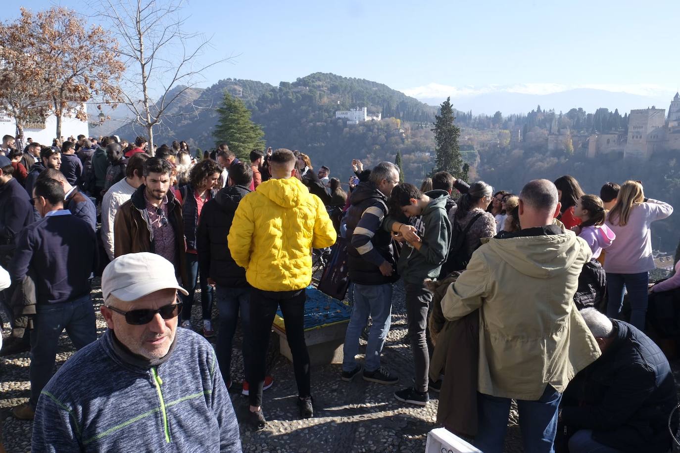 El popular enclave granadino está siendo uno de los escenarios más visitados durante este puente.