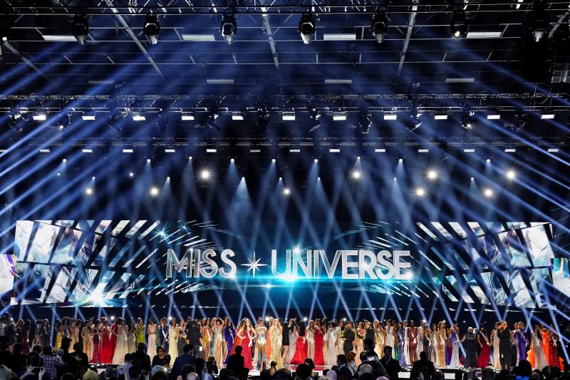 La sudafricana Zozibini Tunzi, que fue proclamada Miss Universo 2019 Sse proclamó ganadora | La puertorriqueña Madison Anderson, fue nombrada primera dama de honor; y la mexicana Sofía Aragón, elegida segunda dama de honor