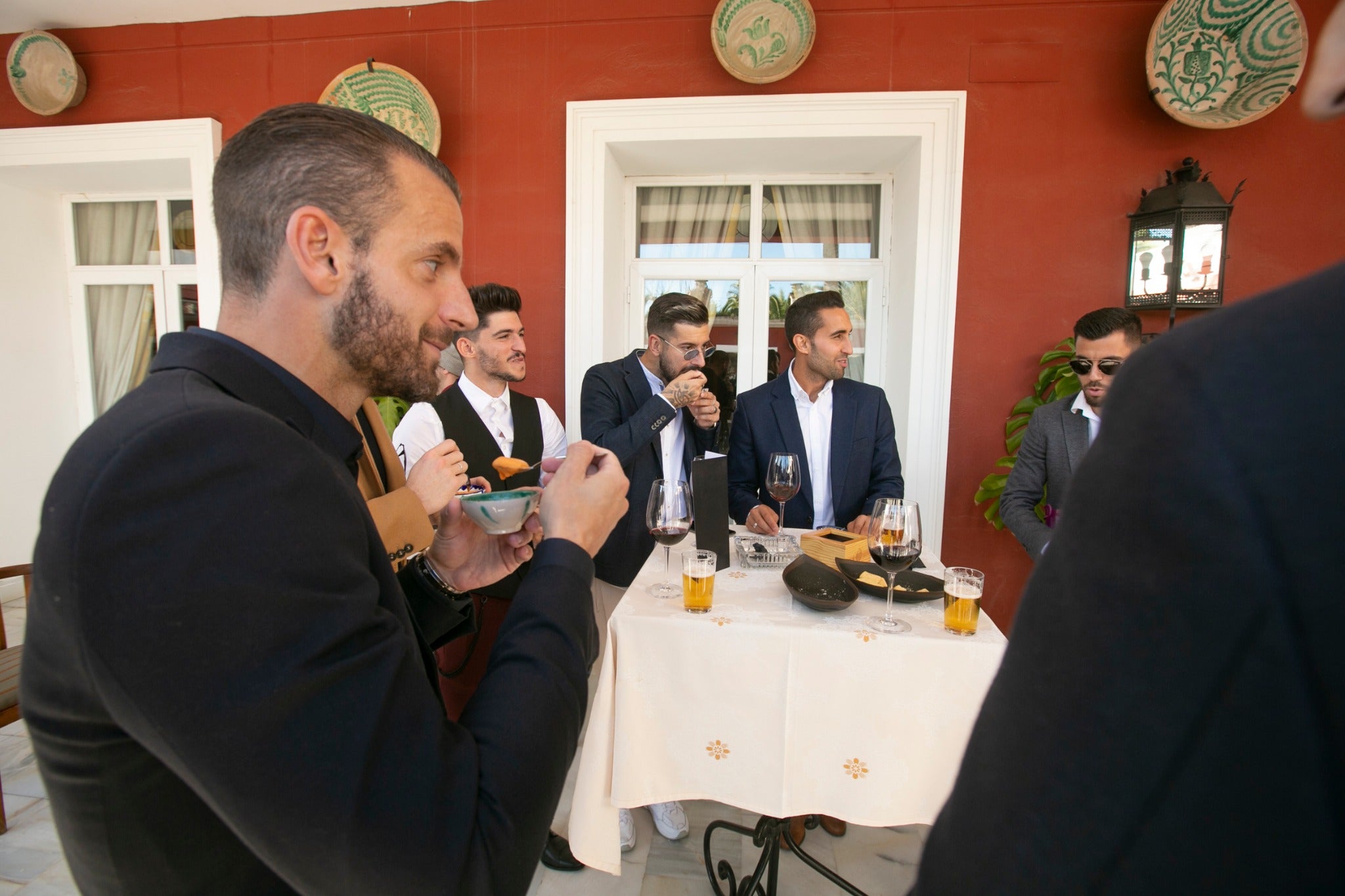 Futbolistas, miembros de los diferentes cuerpos técnicos y directivos en la comida de Navidad del Granada