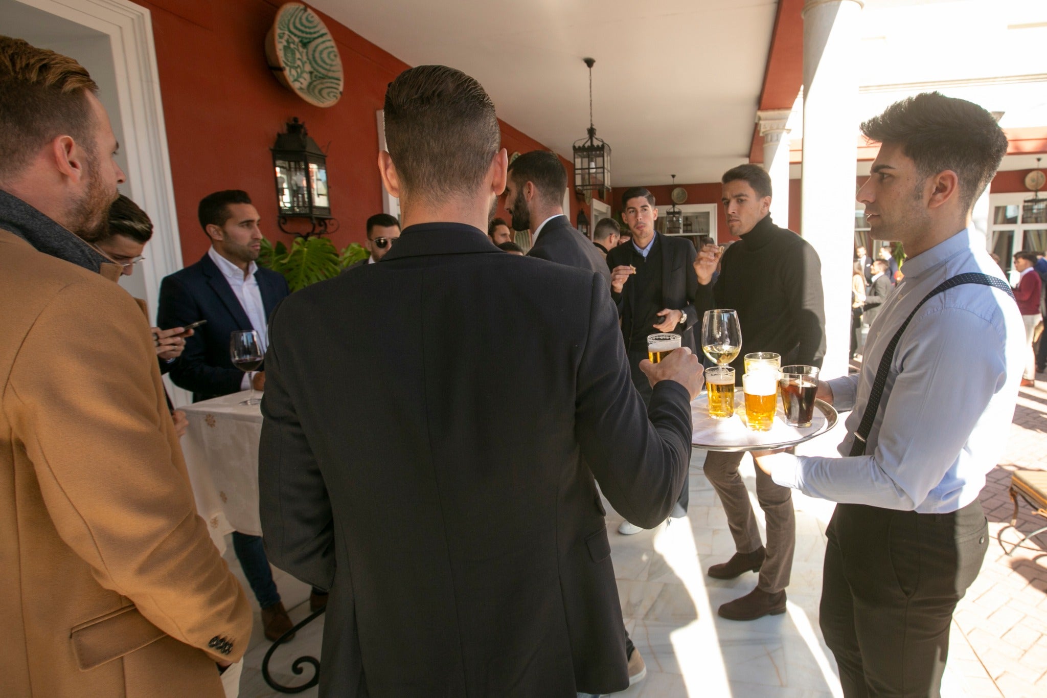 Futbolistas, miembros de los diferentes cuerpos técnicos y directivos en la comida de Navidad del Granada