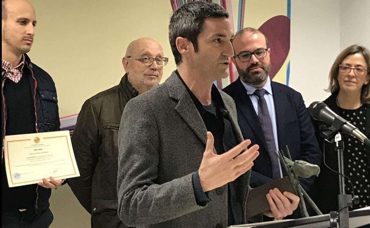 José Piña, ganador del certamen durante su intervención.