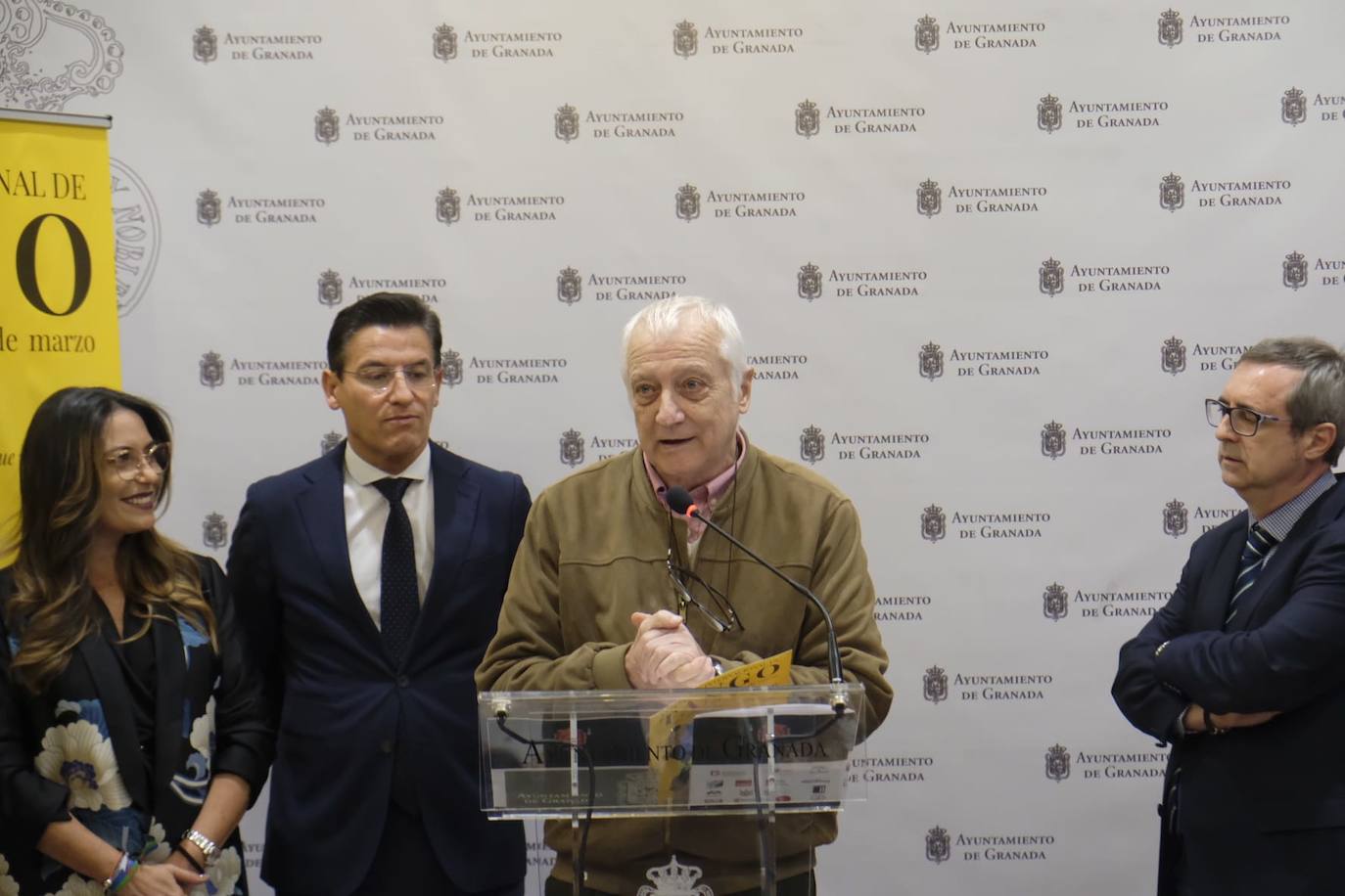 El alcalde de Granada, Luis Salvador, la concejal de Cultura, Lucía Garrido, y el director del Festival de Tango, Tato Révora han mostrado cómo será el certamen 