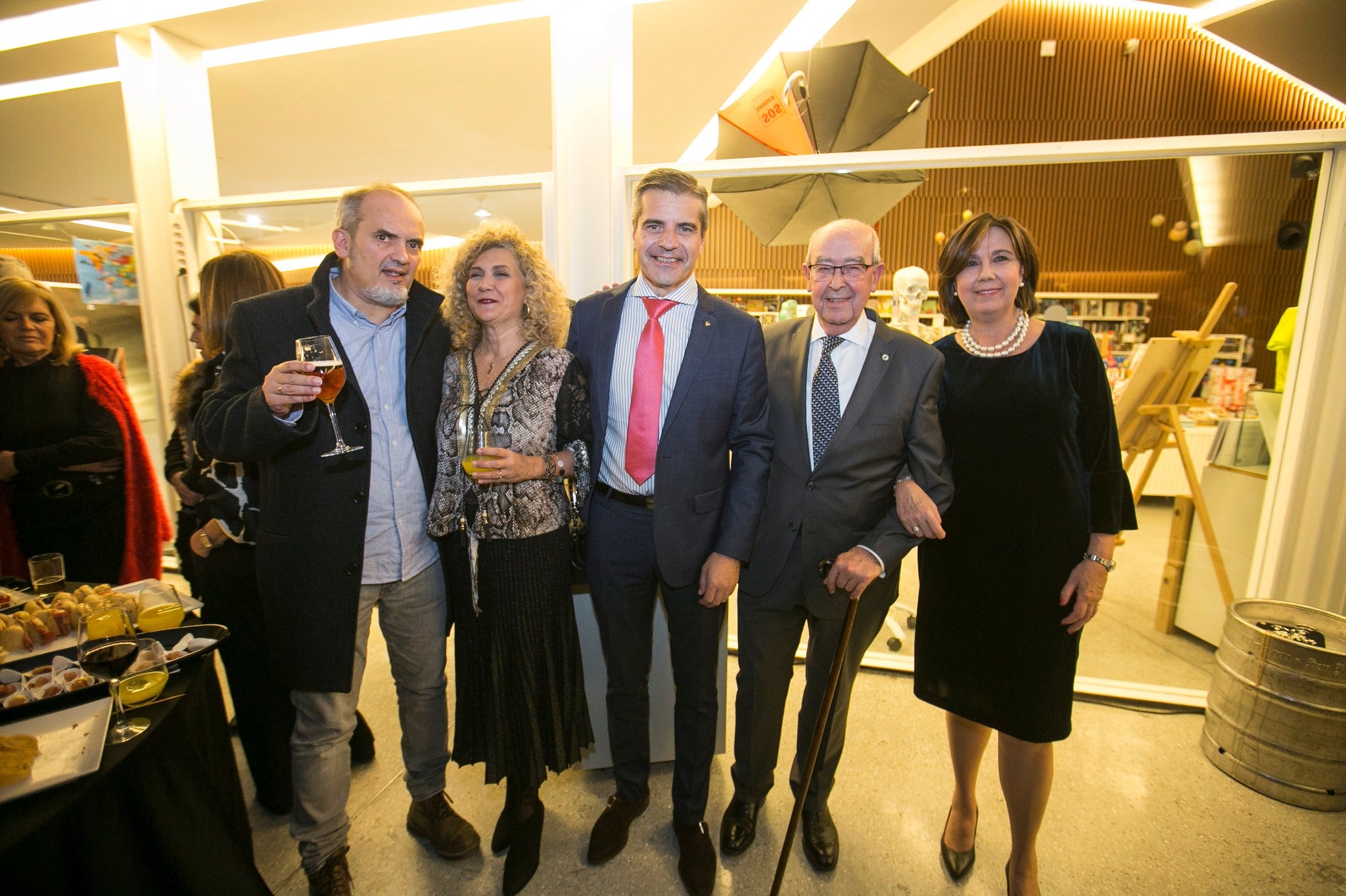Los galardones reconocen este año a Histrión Teatro, que cumple 25 años defendiendo un teatro honesto y comprometido; a la Compañía de María, por su lucha por el distrito Norte; a Diego Martínez, el entrenador que ha llevado al Granada CF a Primera; y a la empresaria Rosario Montero