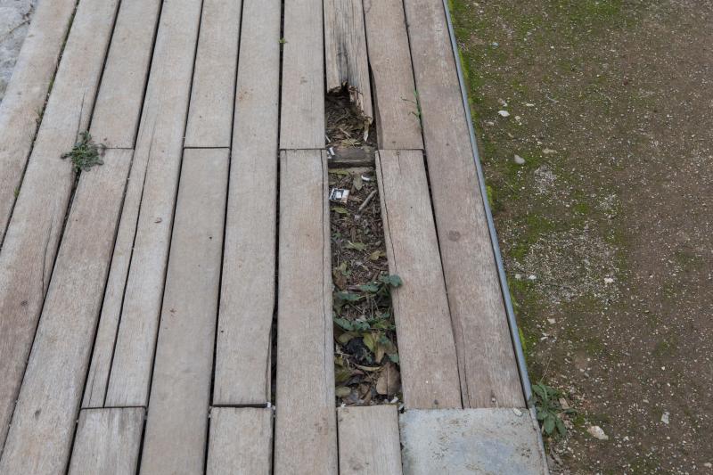 Así de deteriorado se encuentra el parque a espaldas del Cuarto Real de Santo Domingo