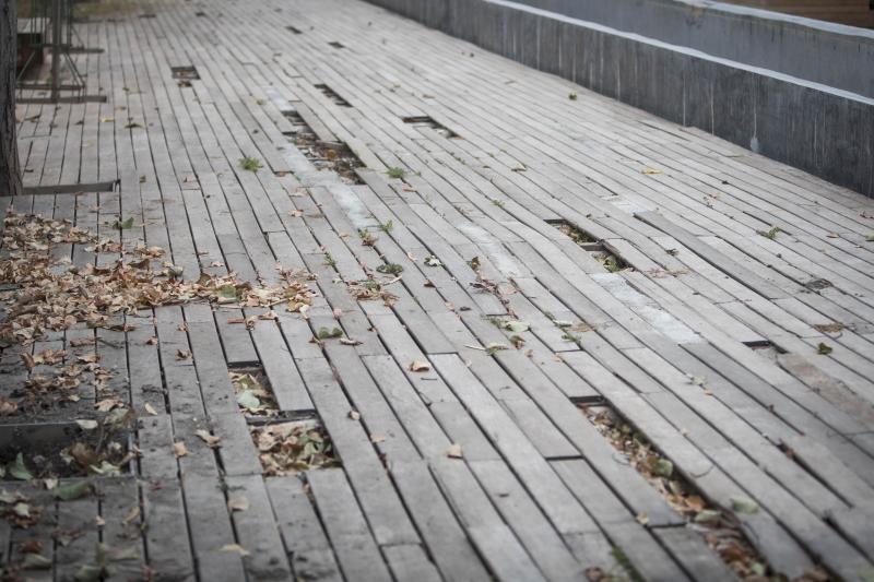 Así de deteriorado se encuentra el parque a espaldas del Cuarto Real de Santo Domingo