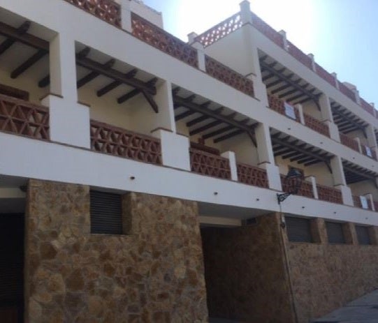 Piso en Polopos de 77 metros cuadrados por 53.600 euros.