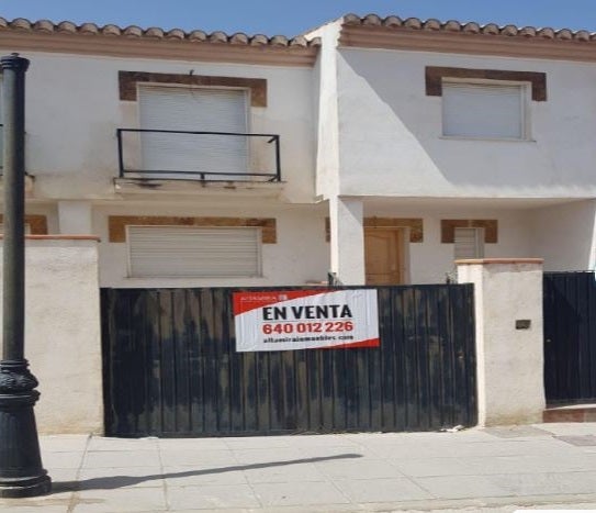 Casa en Nívar de 135 metros cuadrados por 149.900 euros.