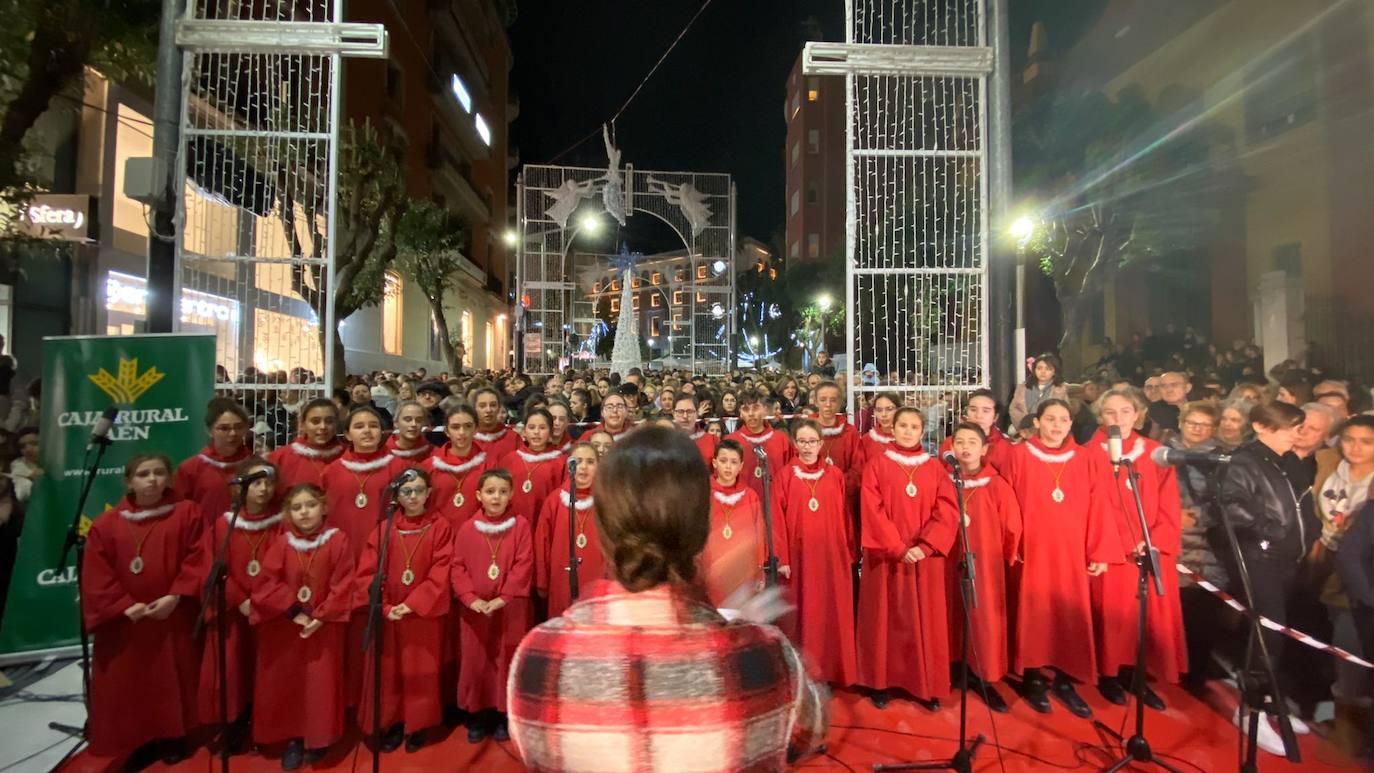 Así ha sido la inauguración del espectáculo navideño en la nueva calle de Roldán y Marín en Jaén