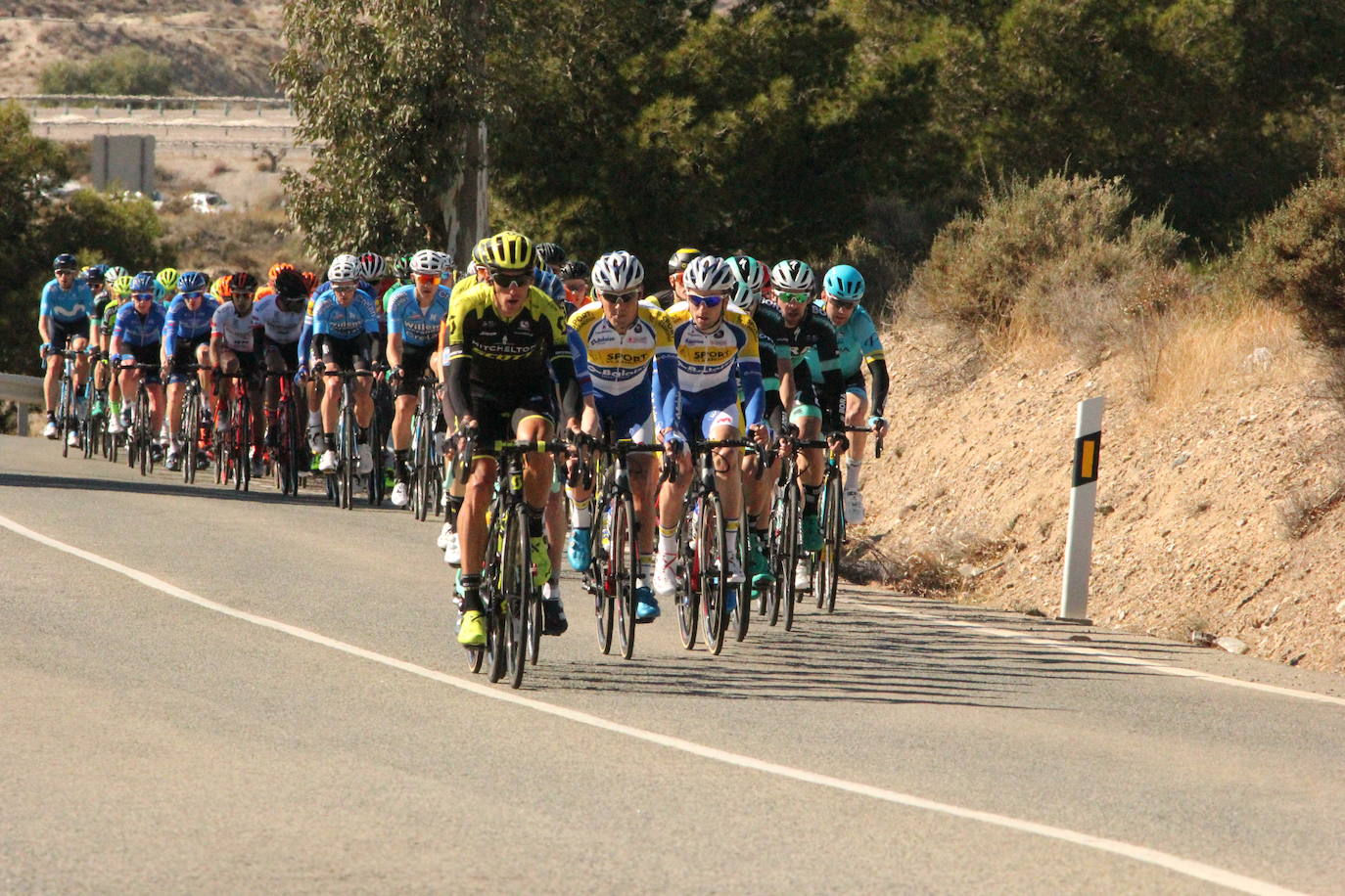 Los corredores belgas lideran una escapada en la última Clásica de Almería. 