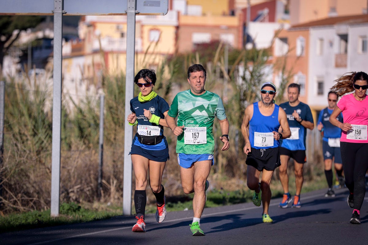 La XX Subida Pedestre al Conjuro arrancó a las 10 de la mañana, y los corredores tuvieron que enfrentarse a 17,8 kilometros en una mañana soleada