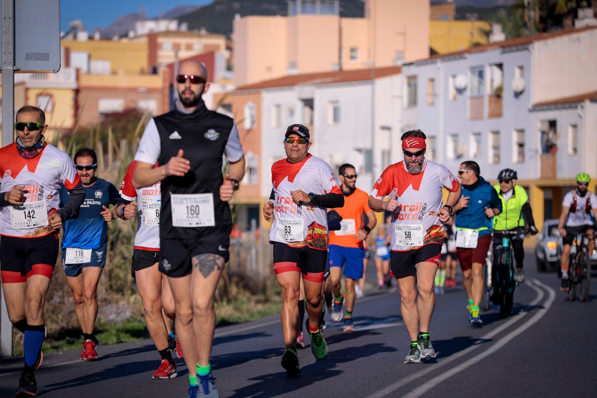 La XX Subida Pedestre al Conjuro arrancó a las 10 de la mañana, y los corredores tuvieron que enfrentarse a 17,8 kilometros en una mañana soleada
