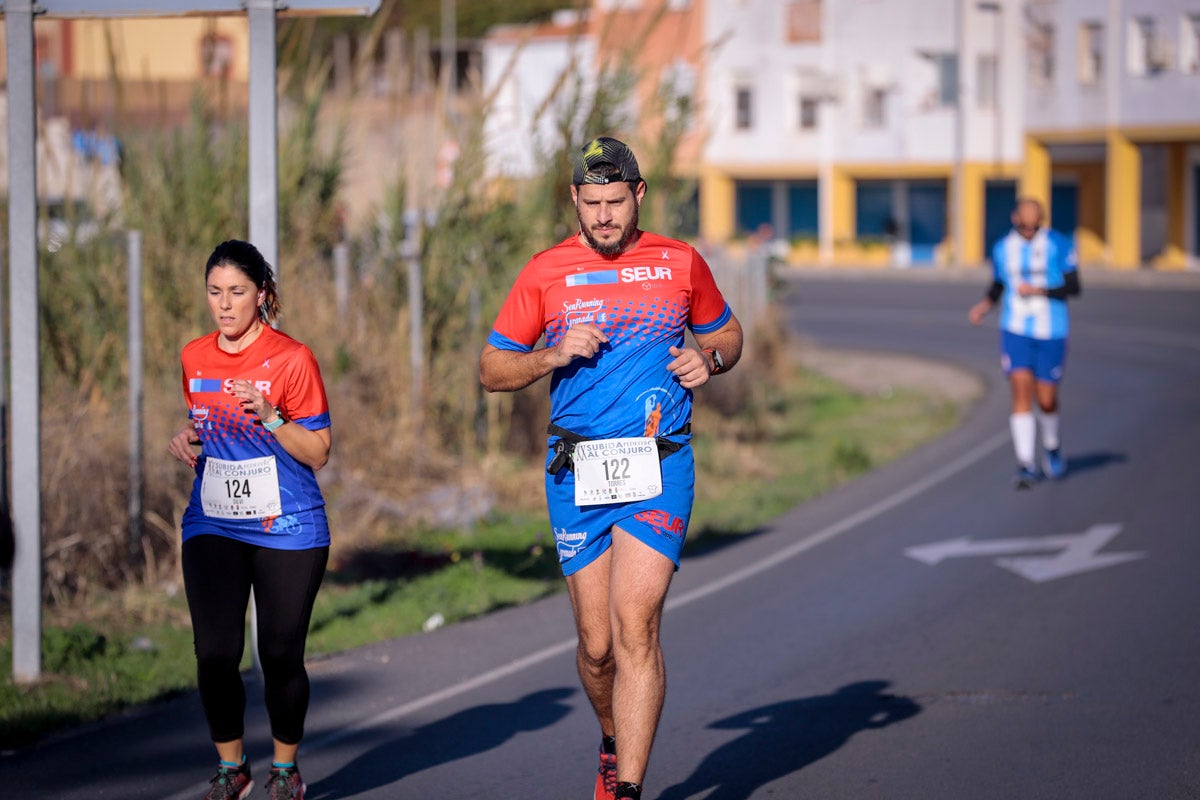 La XX Subida Pedestre al Conjuro arrancó a las 10 de la mañana, y los corredores tuvieron que enfrentarse a 17,8 kilometros en una mañana soleada