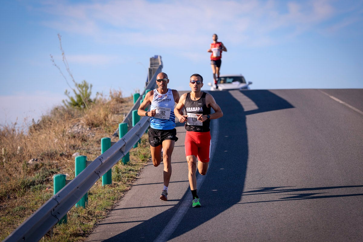 La XX Subida Pedestre al Conjuro arrancó a las 10 de la mañana, y los corredores tuvieron que enfrentarse a 17,8 kilometros en una mañana soleada