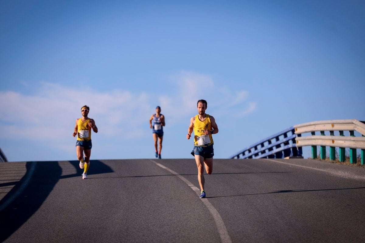 La XX Subida Pedestre al Conjuro arrancó a las 10 de la mañana, y los corredores tuvieron que enfrentarse a 17,8 kilometros en una mañana soleada