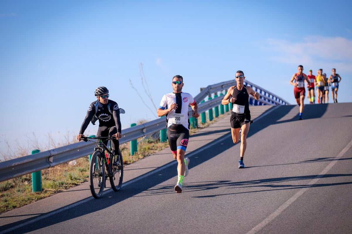 La XX Subida Pedestre al Conjuro arrancó a las 10 de la mañana, y los corredores tuvieron que enfrentarse a 17,8 kilometros en una mañana soleada