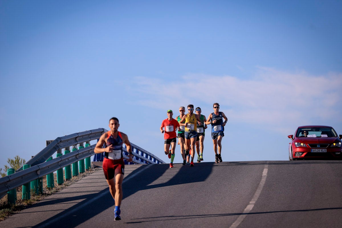 La XX Subida Pedestre al Conjuro arrancó a las 10 de la mañana, y los corredores tuvieron que enfrentarse a 17,8 kilometros en una mañana soleada