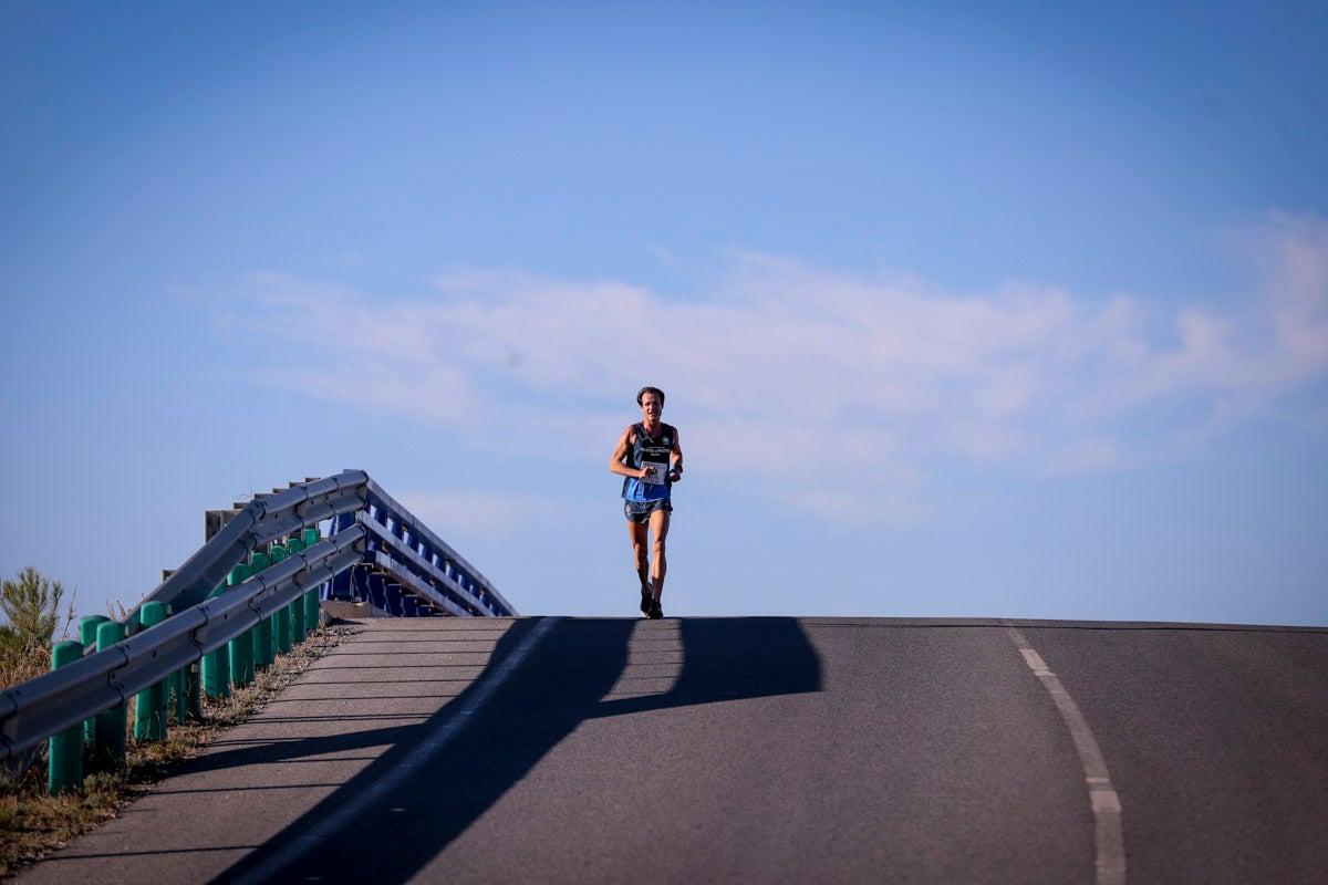La XX Subida Pedestre al Conjuro arrancó a las 10 de la mañana, y los corredores tuvieron que enfrentarse a 17,8 kilometros en una mañana soleada