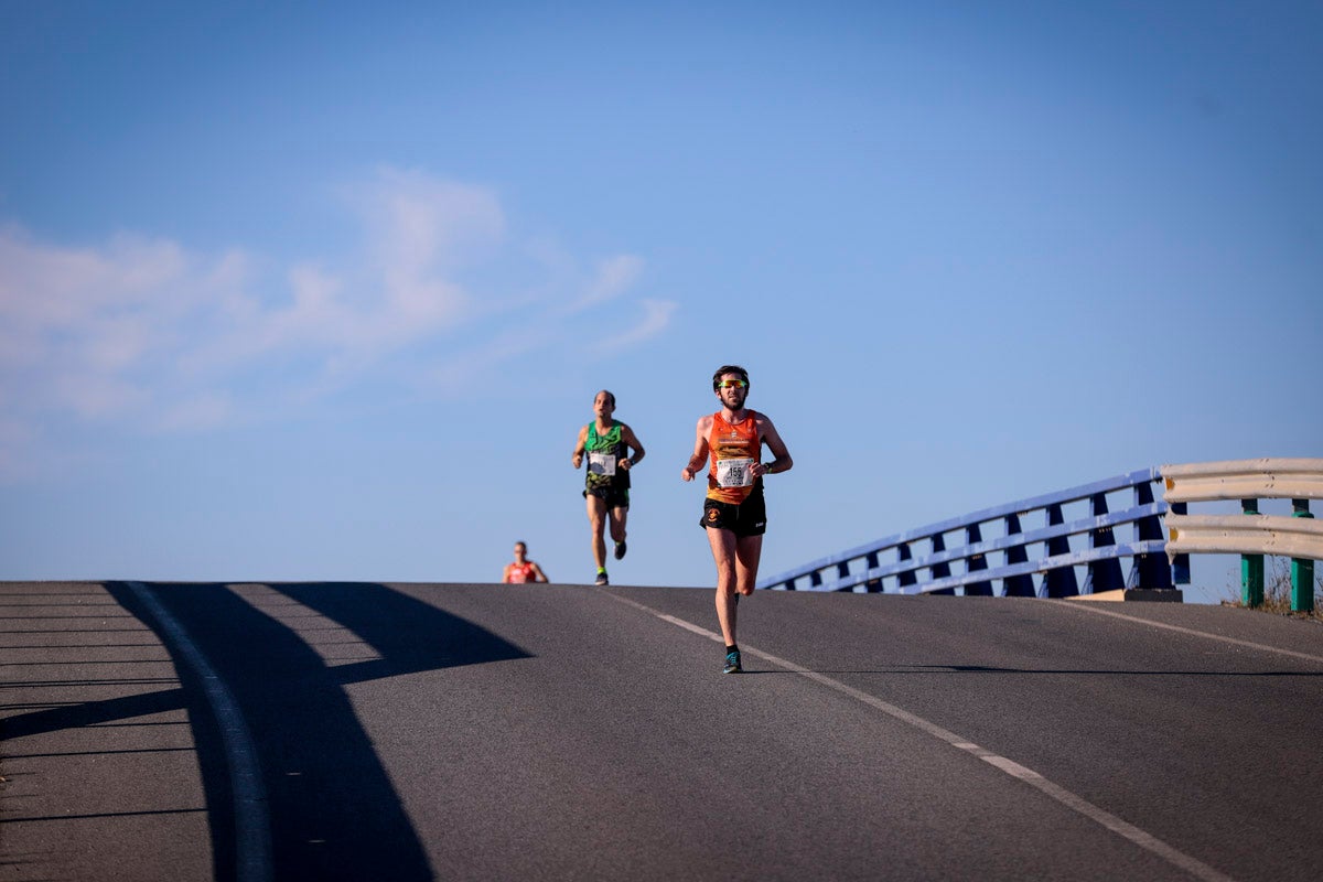 La XX Subida Pedestre al Conjuro arrancó a las 10 de la mañana, y los corredores tuvieron que enfrentarse a 17,8 kilometros en una mañana soleada