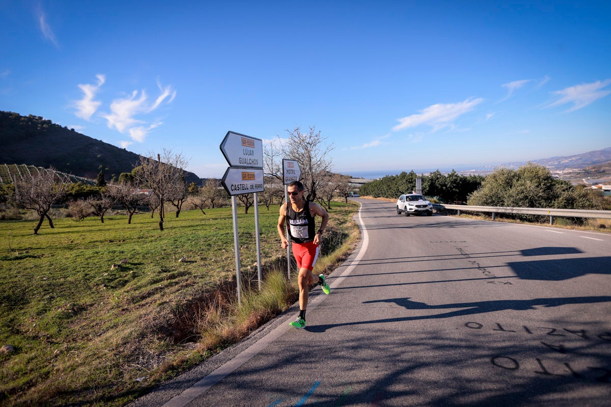 La XX Subida Pedestre al Conjuro arrancó a las 10 de la mañana, y los corredores tuvieron que enfrentarse a 17,8 kilometros en una mañana soleada