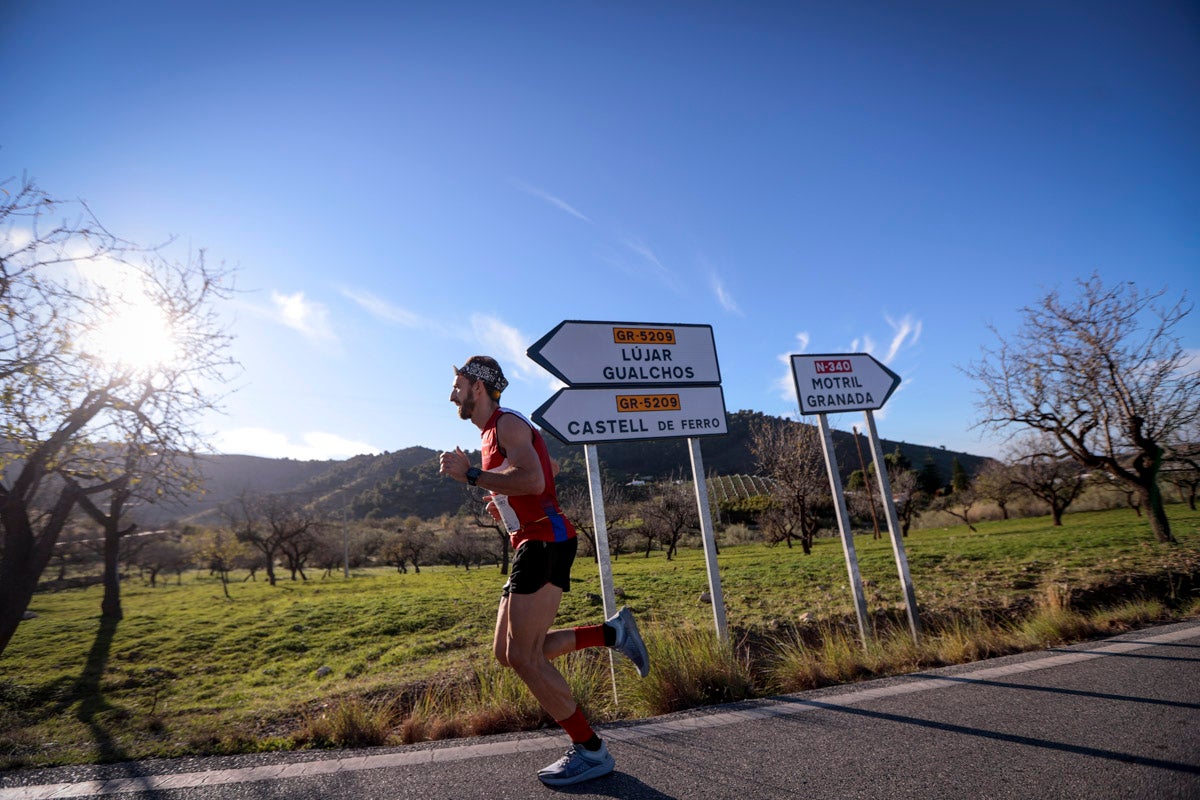 La XX Subida Pedestre al Conjuro arrancó a las 10 de la mañana, y los corredores tuvieron que enfrentarse a 17,8 kilometros en una mañana soleada
