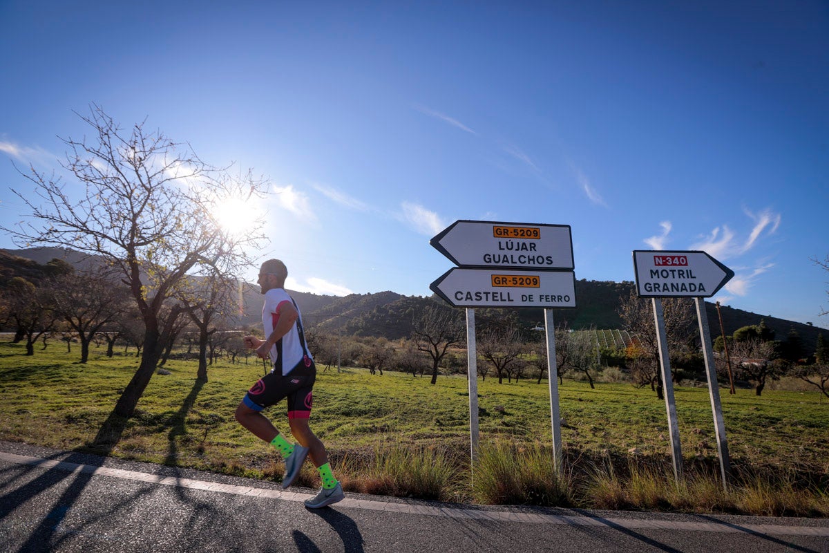 La XX Subida Pedestre al Conjuro arrancó a las 10 de la mañana, y los corredores tuvieron que enfrentarse a 17,8 kilometros en una mañana soleada