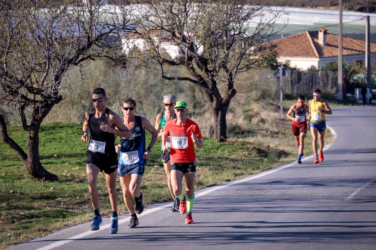 La XX Subida Pedestre al Conjuro arrancó a las 10 de la mañana, y los corredores tuvieron que enfrentarse a 17,8 kilometros en una mañana soleada