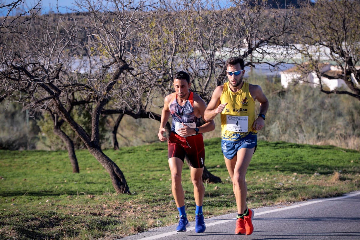 La XX Subida Pedestre al Conjuro arrancó a las 10 de la mañana, y los corredores tuvieron que enfrentarse a 17,8 kilometros en una mañana soleada