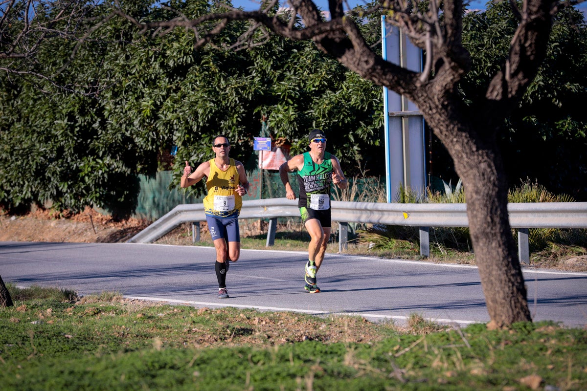 La XX Subida Pedestre al Conjuro arrancó a las 10 de la mañana, y los corredores tuvieron que enfrentarse a 17,8 kilometros en una mañana soleada