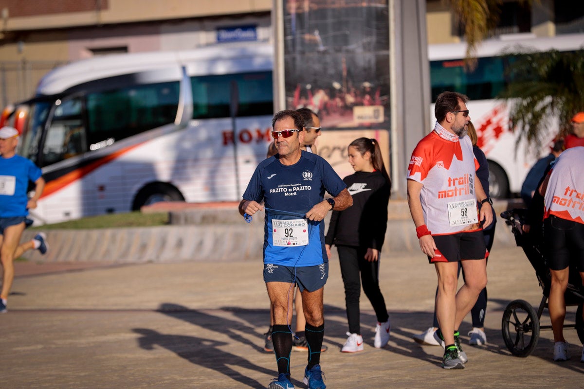 La XX Subida Pedestre al Conjuro arrancó a las 10 de la mañana, y los corredores tuvieron que enfrentarse a 17,8 kilometros en una mañana soleada