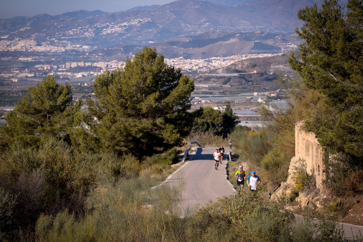 La XX Subida Pedestre al Conjuro arrancó a las 10 de la mañana, y los corredores tuvieron que enfrentarse a 17,8 kilometros en una mañana soleada