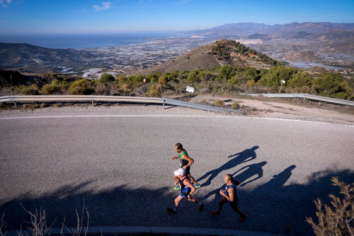 La XX Subida Pedestre al Conjuro arrancó a las 10 de la mañana, y los corredores tuvieron que enfrentarse a 17,8 kilometros en una mañana soleada