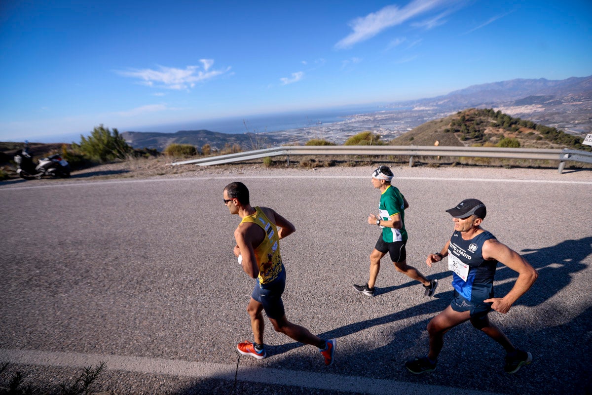 La XX Subida Pedestre al Conjuro arrancó a las 10 de la mañana, y los corredores tuvieron que enfrentarse a 17,8 kilometros en una mañana soleada