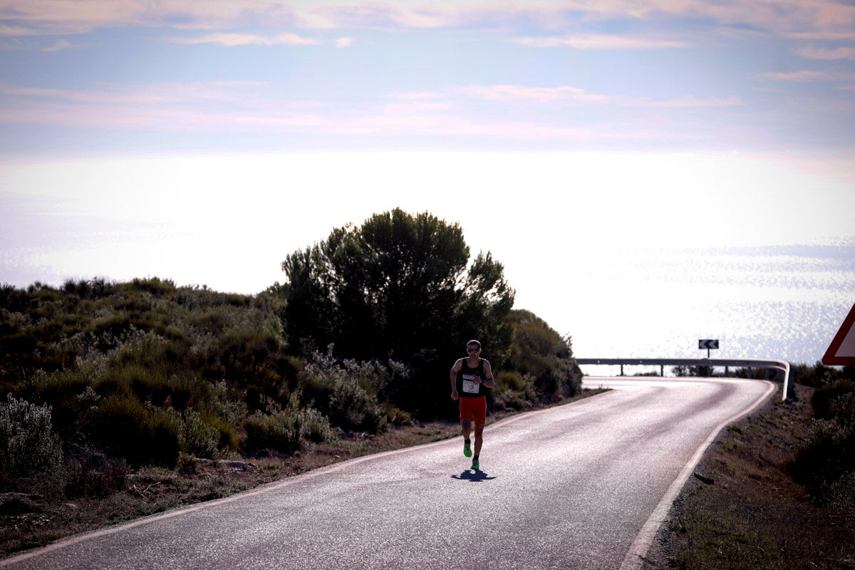 La XX Subida Pedestre al Conjuro arrancó a las 10 de la mañana, y los corredores tuvieron que enfrentarse a 17,8 kilometros en una mañana soleada