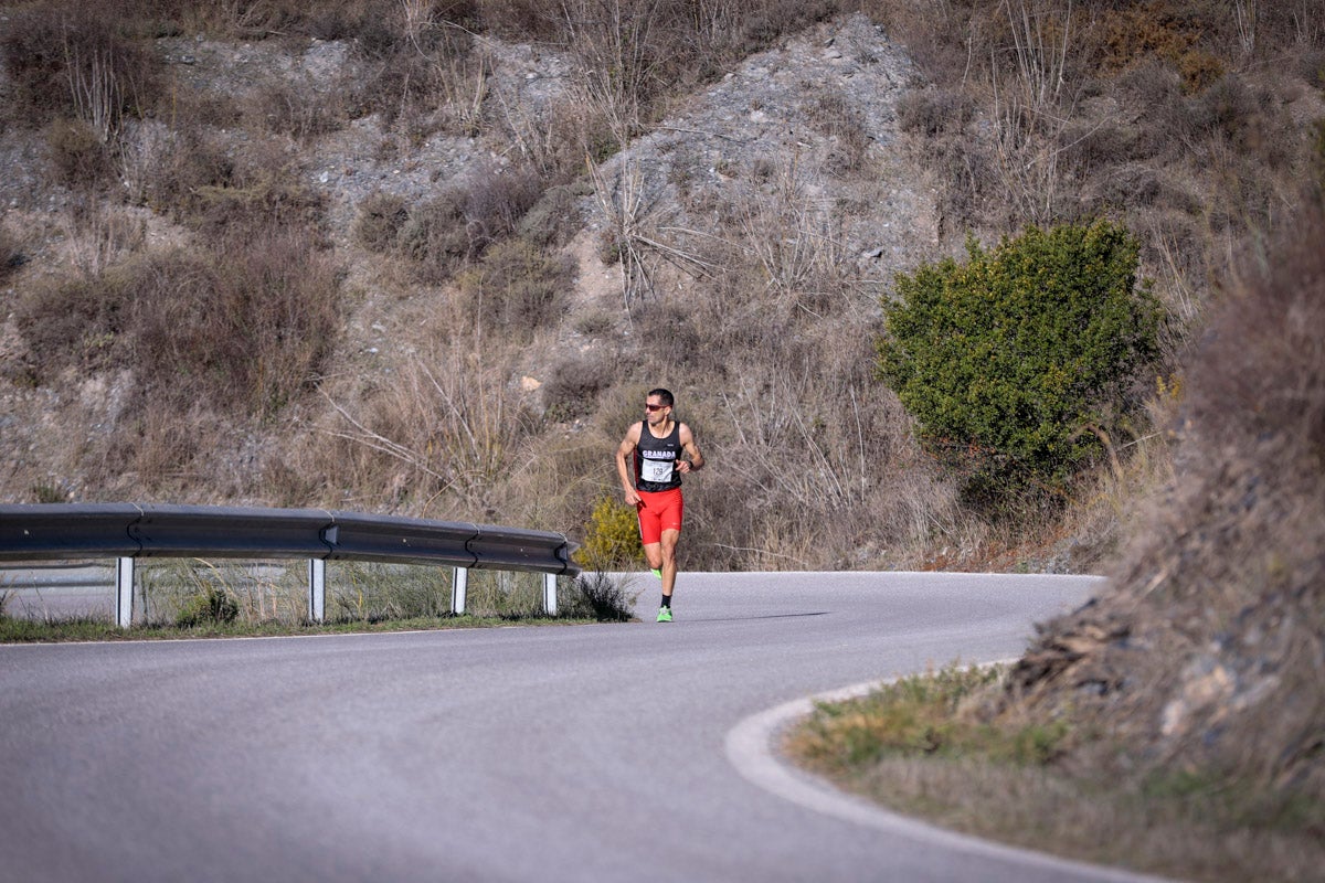 La XX Subida Pedestre al Conjuro arrancó a las 10 de la mañana, y los corredores tuvieron que enfrentarse a 17,8 kilometros en una mañana soleada