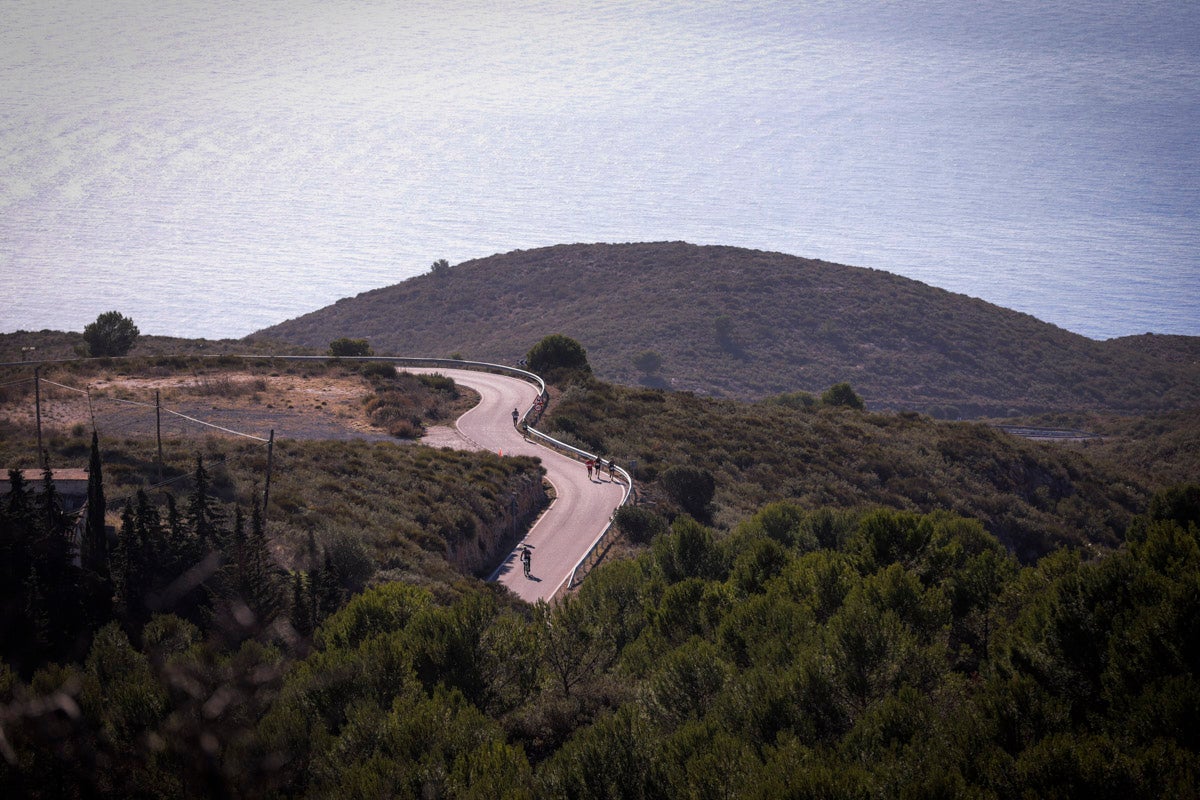 La XX Subida Pedestre al Conjuro arrancó a las 10 de la mañana, y los corredores tuvieron que enfrentarse a 17,8 kilometros en una mañana soleada