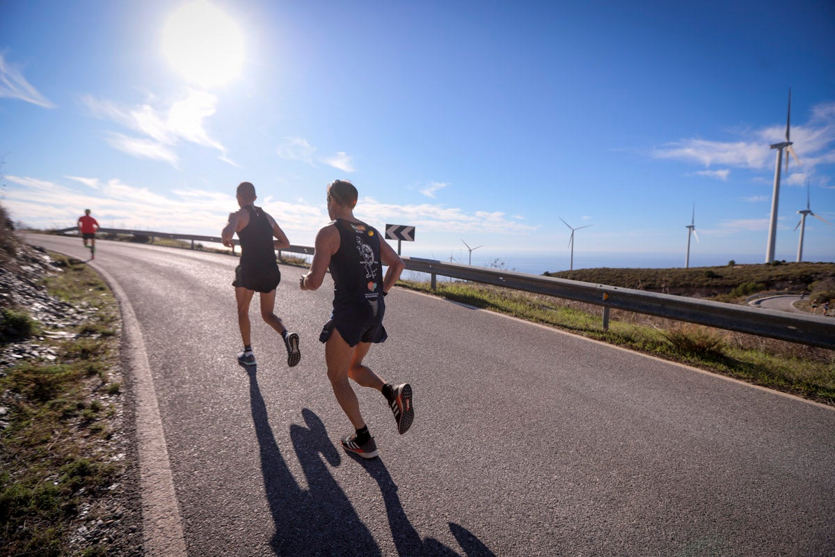 La XX Subida Pedestre al Conjuro arrancó a las 10 de la mañana, y los corredores tuvieron que enfrentarse a 17,8 kilometros en una mañana soleada