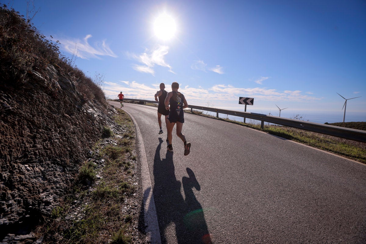 La XX Subida Pedestre al Conjuro arrancó a las 10 de la mañana, y los corredores tuvieron que enfrentarse a 17,8 kilometros en una mañana soleada