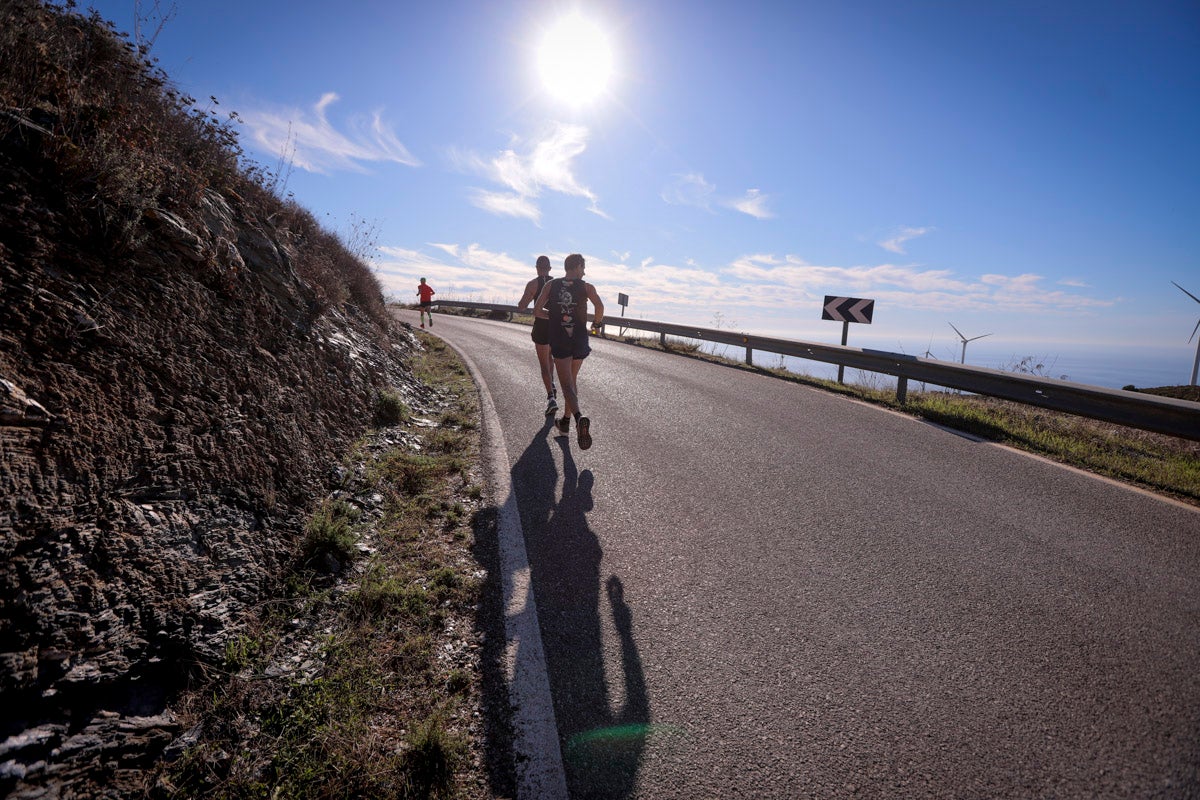 La XX Subida Pedestre al Conjuro arrancó a las 10 de la mañana, y los corredores tuvieron que enfrentarse a 17,8 kilometros en una mañana soleada