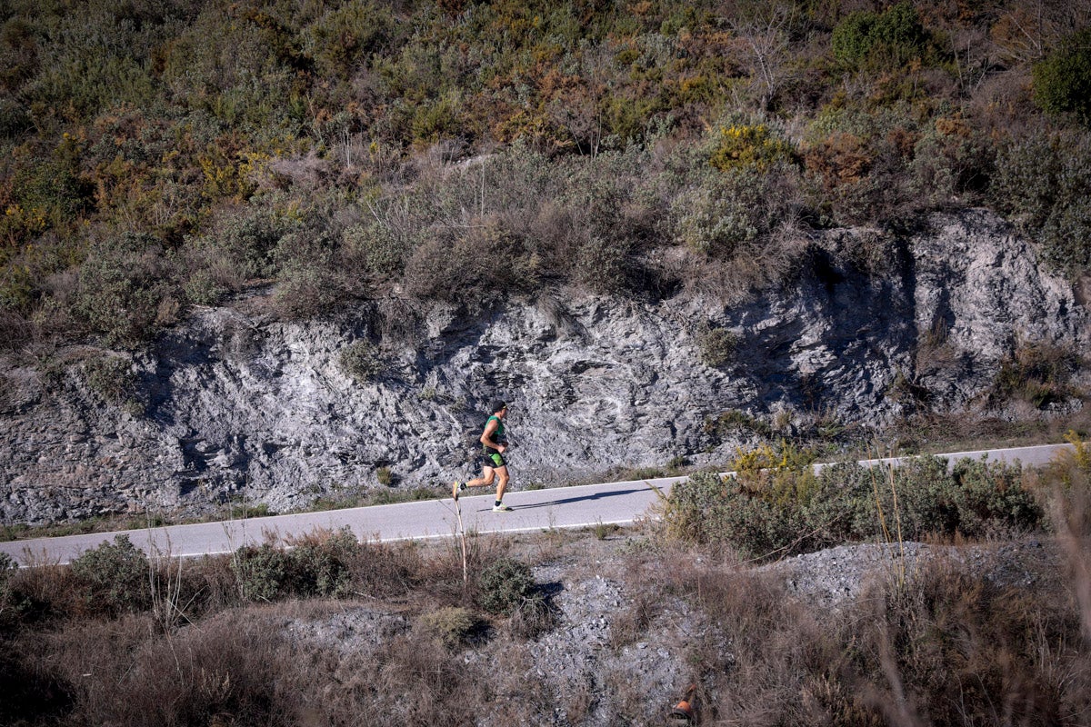 La XX Subida Pedestre al Conjuro arrancó a las 10 de la mañana, y los corredores tuvieron que enfrentarse a 17,8 kilometros en una mañana soleada