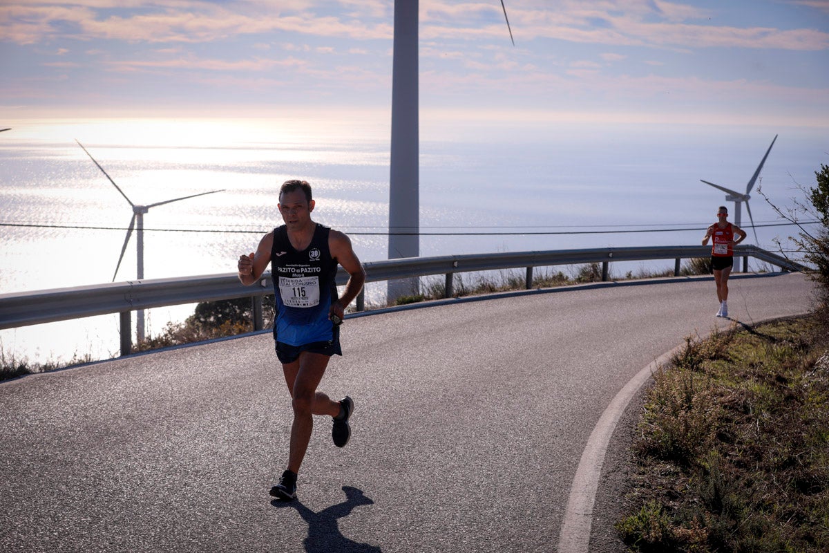 La XX Subida Pedestre al Conjuro arrancó a las 10 de la mañana, y los corredores tuvieron que enfrentarse a 17,8 kilometros en una mañana soleada